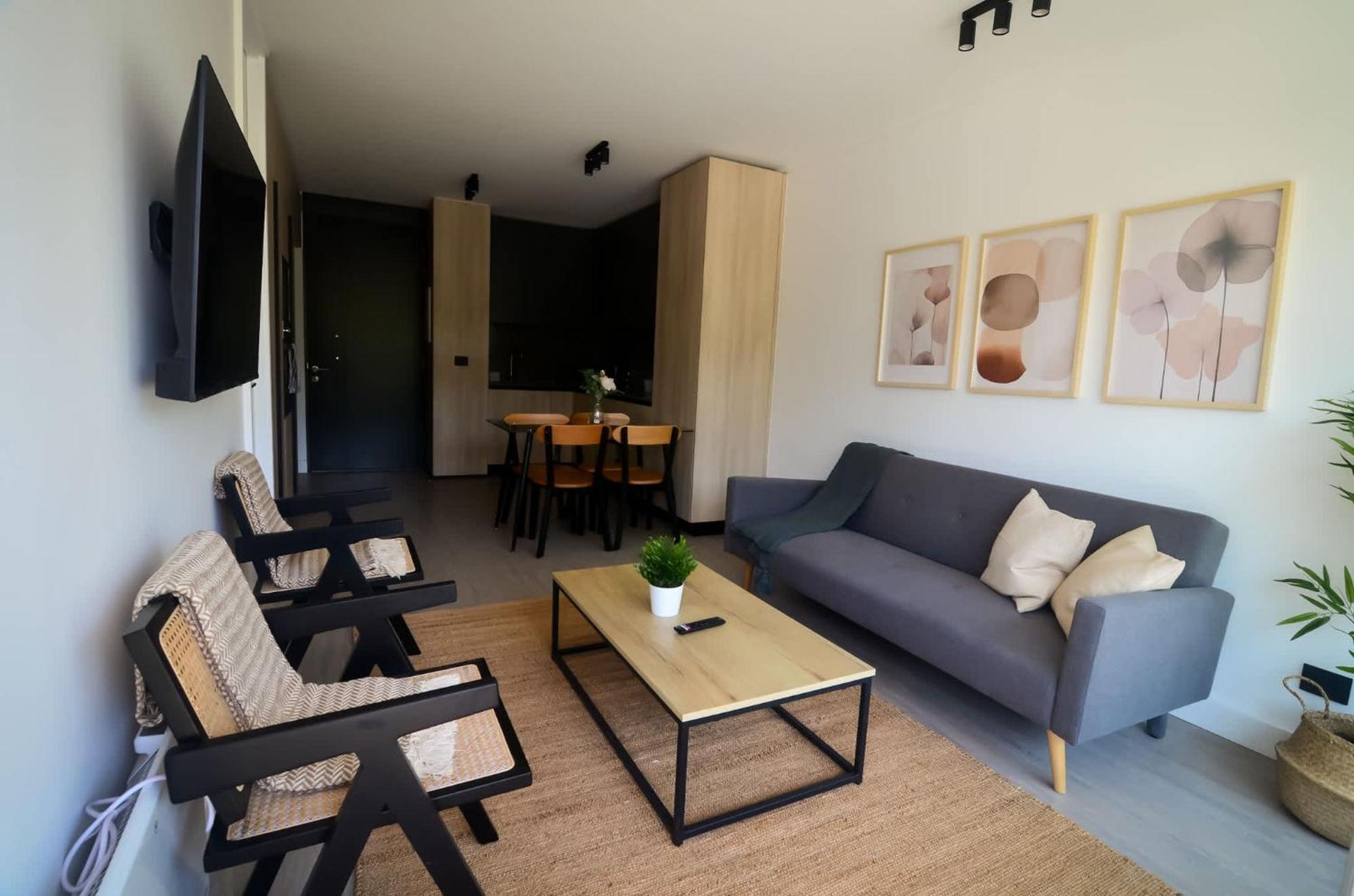 Prime Location Modern 1br Condes Apartamento